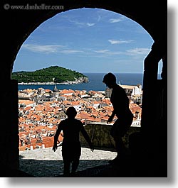 images/Europe/Croatia/Dubrovnik/TownView/town-ppl-sil-3.jpg