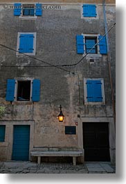 images/Europe/Croatia/Groznjan/window-n-street_lamp-3.jpg