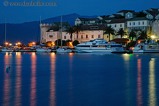 korcula-nite-harbor-3.jpg