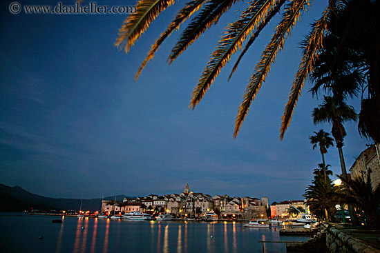 korcula-nite-harbor-4.jpg