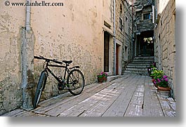 images/Europe/Croatia/Korcula/NarrowStreets/parked-bicycle-3.jpg