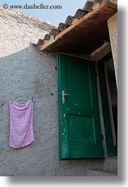 images/Europe/Croatia/Lubenice/green-door-n-pink-towel.jpg