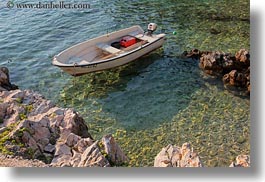images/Europe/Croatia/MaliLosinj/Coast/rowboat-in-shallow-water-2.jpg
