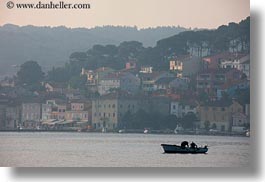 images/Europe/Croatia/MaliLosinj/Harbor/boat-near-harbor-1.jpg