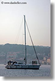 images/Europe/Croatia/MaliLosinj/Harbor/boat-near-harbor-3.jpg