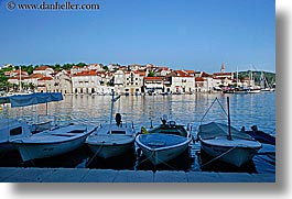 images/Europe/Croatia/Milna/Boats/town-view-n-boats-2.jpg