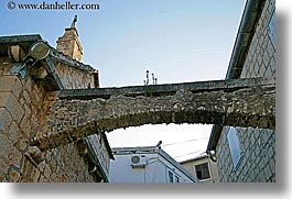 images/Europe/Croatia/Milna/Buildings/high-arch.jpg