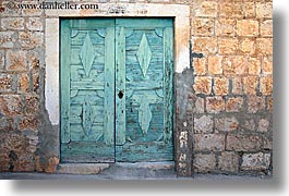 images/Europe/Croatia/Milna/DoorsWins/old-green-door.jpg