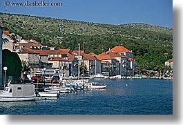 images/Europe/Croatia/Milna/Town/town-view-n-boats-1.jpg