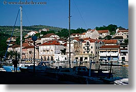images/Europe/Croatia/Milna/Town/town-view-n-boats-4.jpg