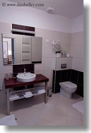 images/Europe/Croatia/Motovun/KastleHotel/bathroom.jpg