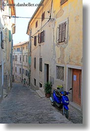 images/Europe/Croatia/Motovun/Town/blue-moped-on-narrow-street.jpg