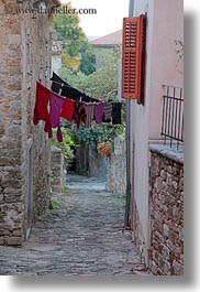 images/Europe/Croatia/Motovun/Town/hanging-laundry-in-narrow-street-2.jpg