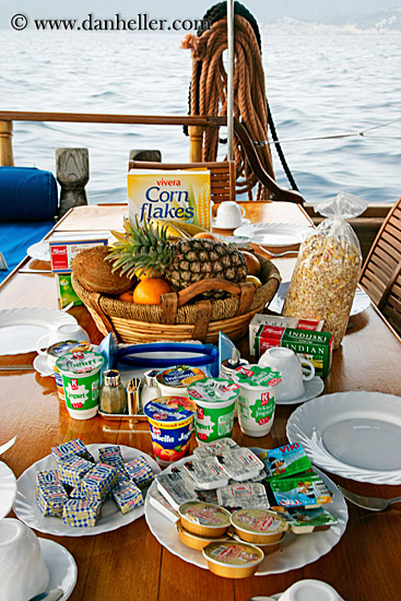 breakfast-table-2.jpg