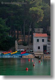 images/Europe/Croatia/PuntaKriza/house-n-green-water-2.jpg