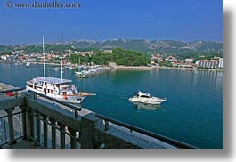 images/Europe/Croatia/Rab/yacht-n-speedboat-in-harbor.jpg