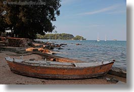 images/Europe/Croatia/Rovinj/Boats/old-wood-boat-on-sand-1.jpg