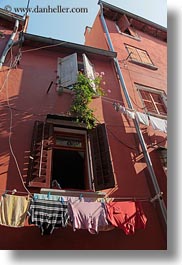 images/Europe/Croatia/Rovinj/Laundry/hanging-laundry-upview-4.jpg
