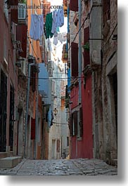 images/Europe/Croatia/Rovinj/Laundry/narrow-street-n-hanging-laundry-03.jpg
