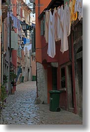 images/Europe/Croatia/Rovinj/Laundry/narrow-street-n-hanging-laundry-09.jpg