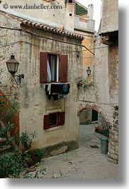 images/Europe/Croatia/Rovinj/Misc/street_lamp-n-windows-1.jpg