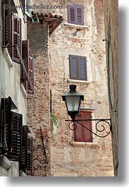 images/Europe/Croatia/Rovinj/Misc/street_lamp-n-windows-3.jpg