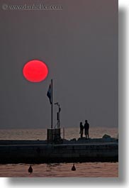 images/Europe/Croatia/Rovinj/People/sunset-n-couple.jpg