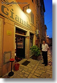 images/Europe/Croatia/Rovinj/Restaurants/giannino-n-waiter-2.jpg