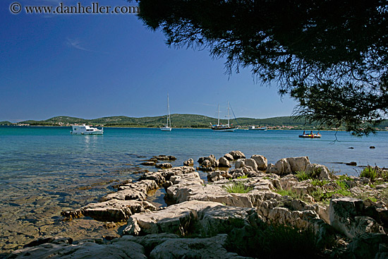 rocky-shoreline-1.jpg