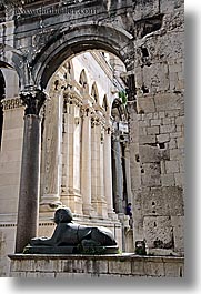images/Europe/Croatia/Split/DiocletiansPalace/sphinx-n-arch-2.jpg