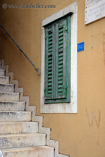 green-window-n-stairs.jpg