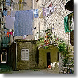 images/Europe/Croatia/Split/Misc/hanging-laundry-3.jpg