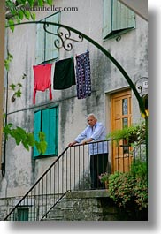images/Europe/Croatia/Trogir/Laundry/man-w-laundry.jpg