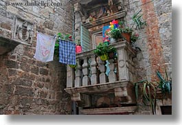 images/Europe/Croatia/Trogir/Laundry/stone-balcony-n-flowers.jpg