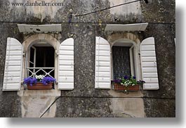 images/Europe/Croatia/Trogir/Windows/window-n-flowers-3.jpg