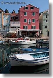 images/Europe/Croatia/VeliLosinj/veli_losinj-harbor-n-bldgs-6.jpg