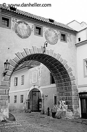 cesky-arch-2-bw.jpg