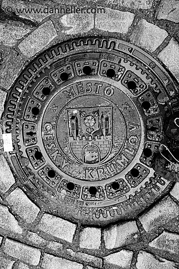 cesky-manhole-7-bw.jpg