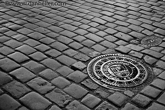 cesky-manhole-9-bw.jpg