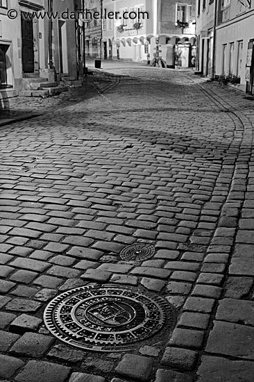 cesky-street-nite-2-bw.jpg