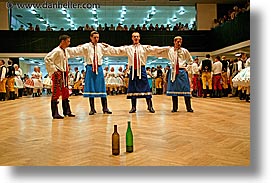 images/Europe/CzechRepublic/Dance/men-dancers-3.jpg