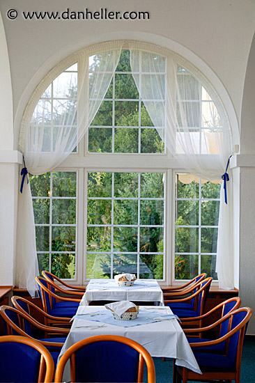 breakfast-room-1.jpg