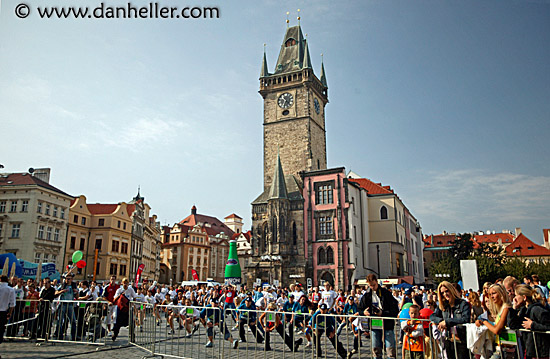 astronomical-clock-crowd.jpg