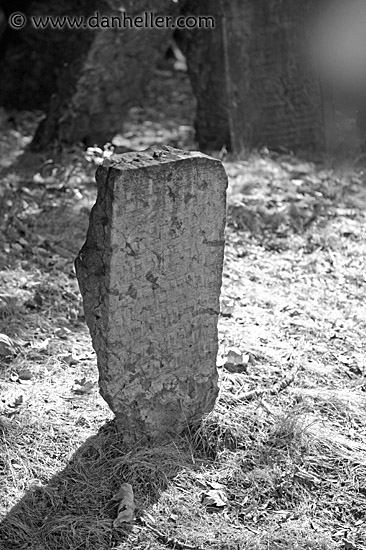 jewish-graves-02.jpg