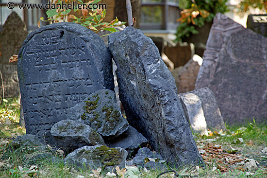 jewish-graves-04.jpg