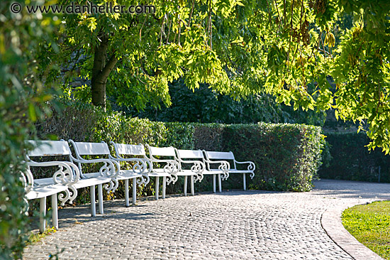 mala-strana-benches.jpg