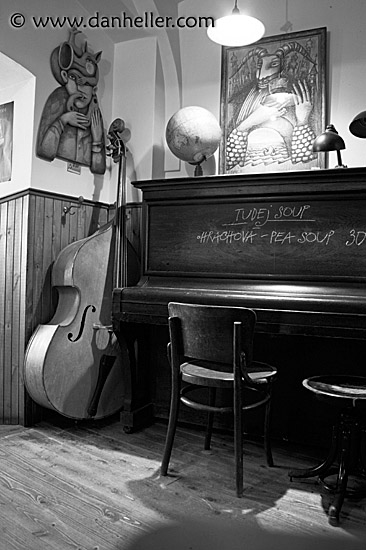 upright-bass-2-bw.jpg