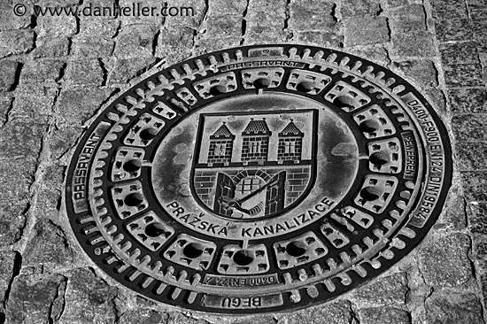 prague-manhole-1.jpg