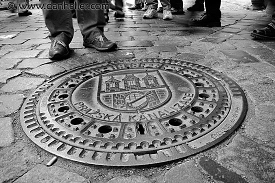 prague-manhole-2.jpg