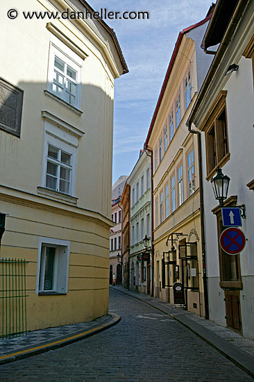 narrow-street.jpg